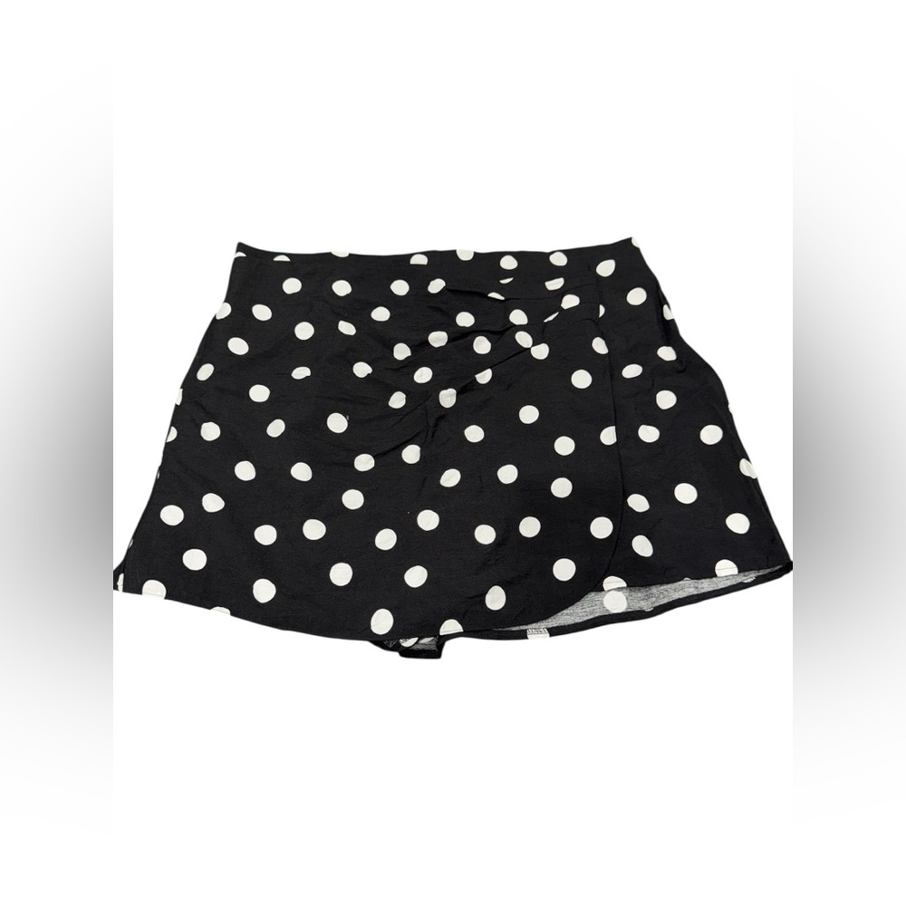 ✨ 5/$30 ✨ Primark Black & White Polka‎ Dot Skort